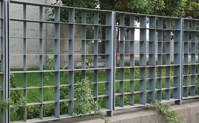 鋼格板護欄